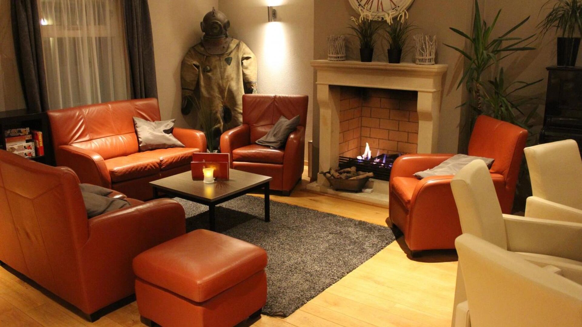 Lounge - Image 1