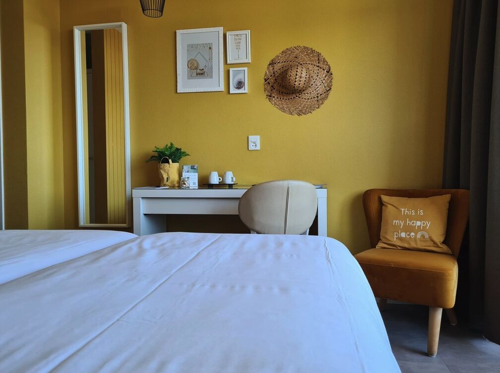 Double room with balcony at the front - Image 1