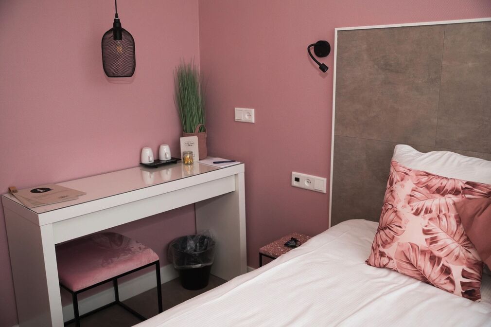 Small double room - Image 2
