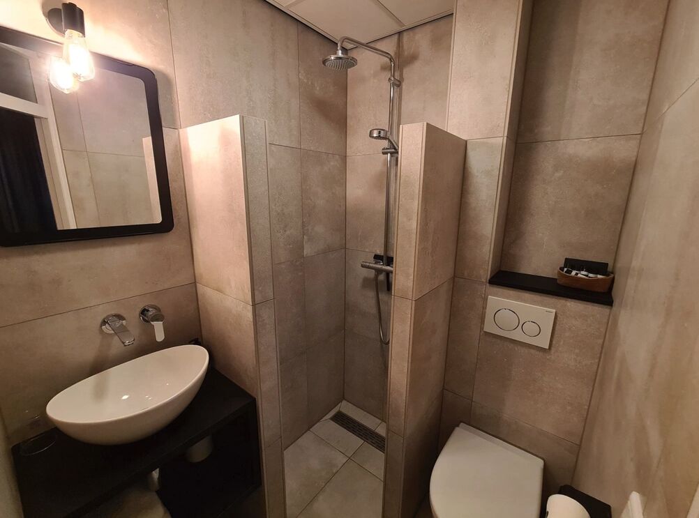 Small double room with balcony backside - Image 2