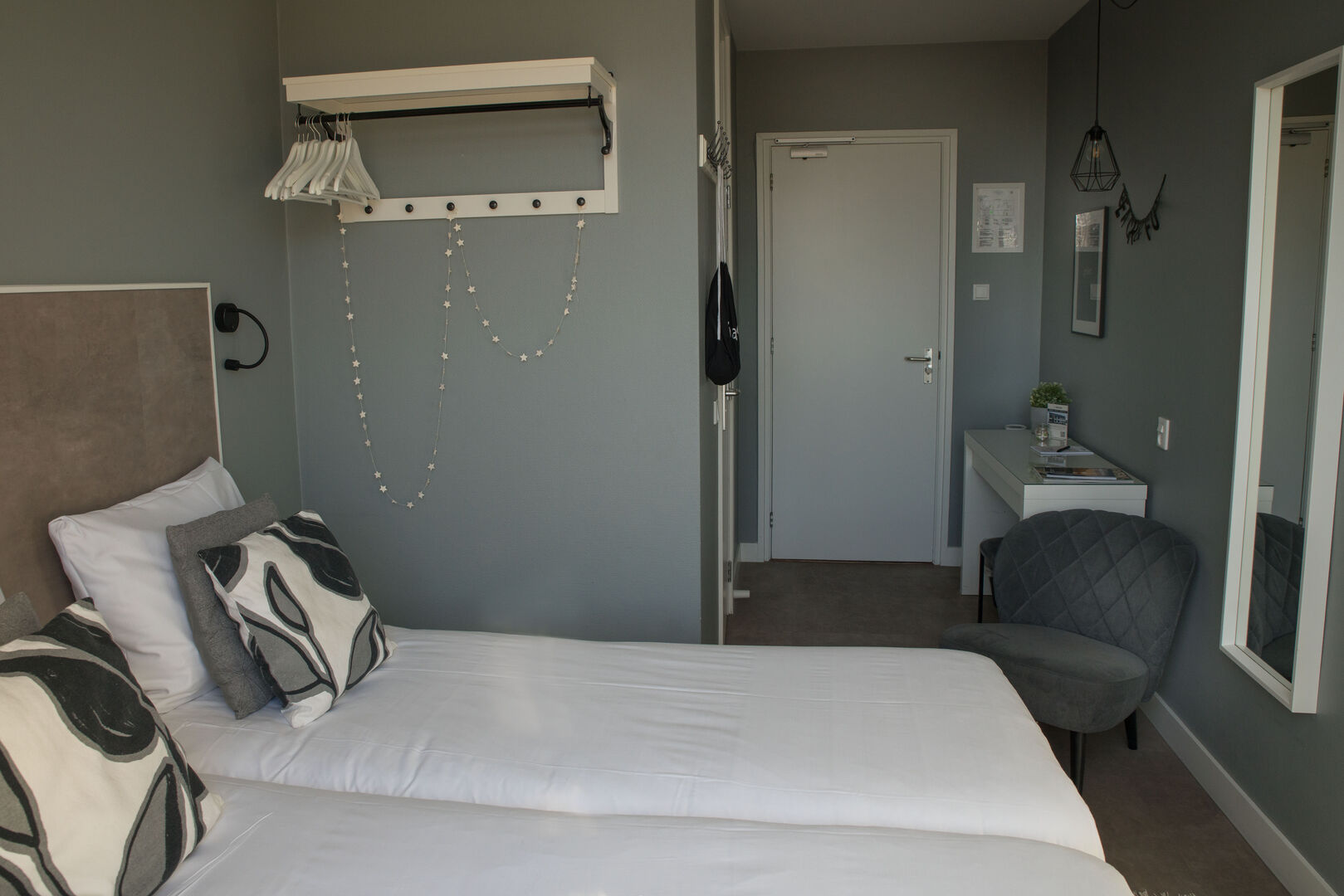 Small double room with balcony backside - Image 1