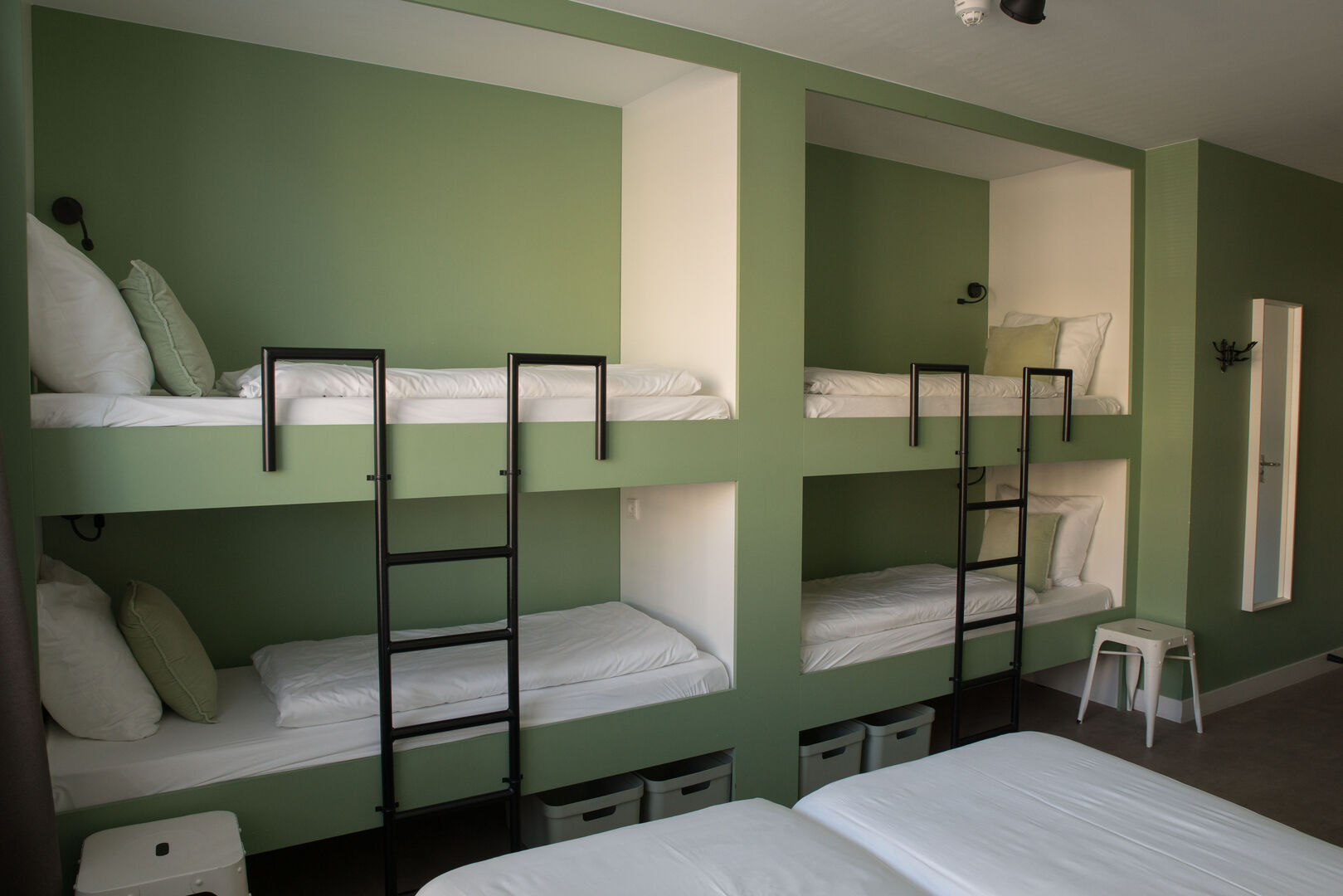 Six person room - Image 1