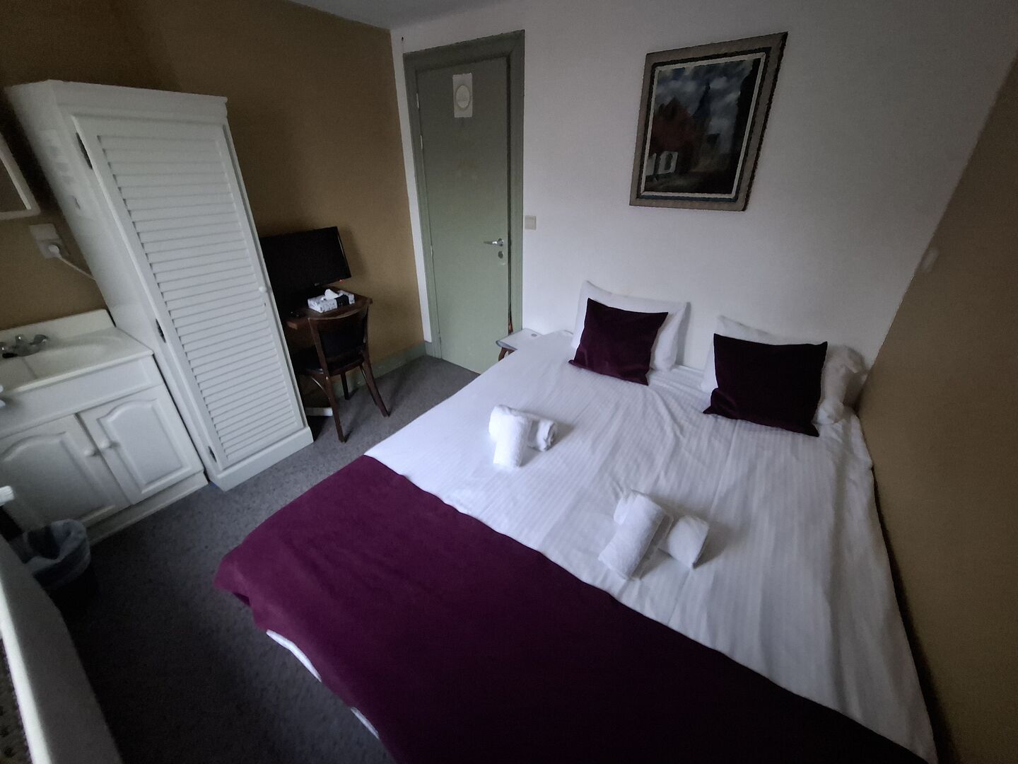 Budget room Double (shared bathroom)  - Image 3