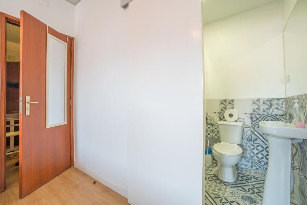 Quarto com Casa de Banho - Image 7