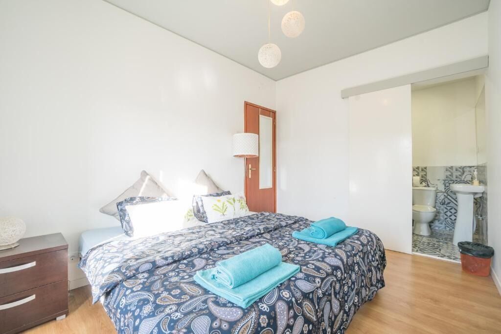 Quarto com Casa de Banho - Image 4