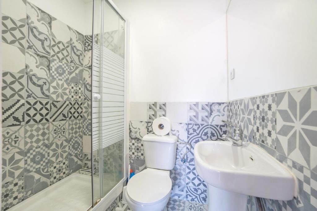 Quarto com Casa de Banho - Image 6
