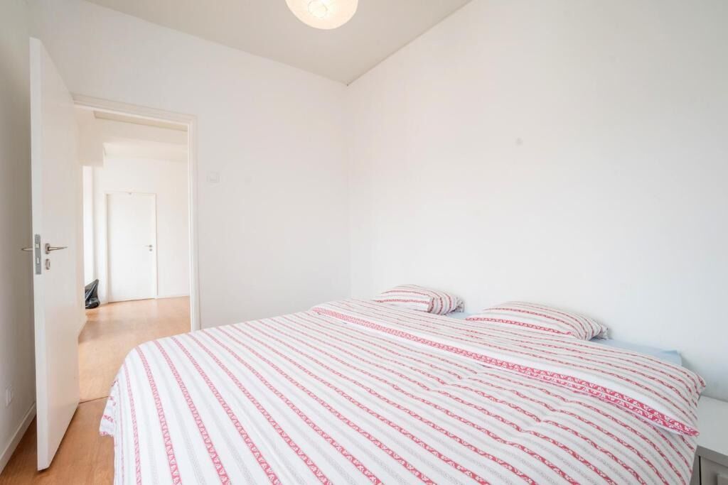 Quarto duplo com casa de banho partilhada - Image 6