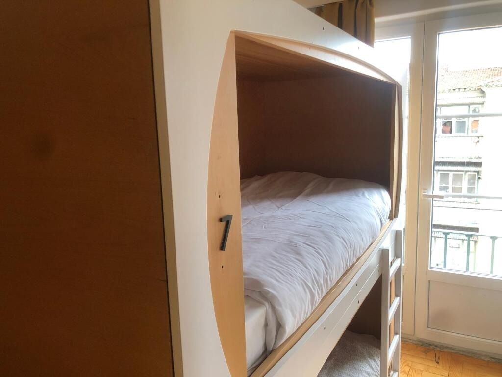 Cama em dormitório misto com 8 camas - Image 2