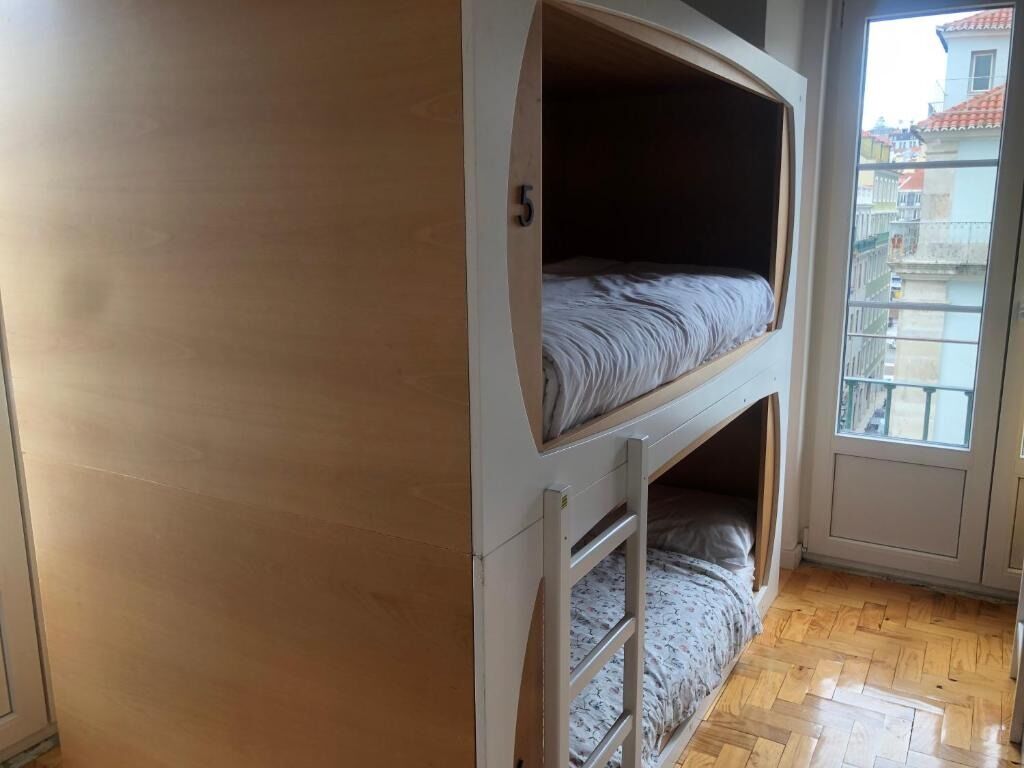 Cama em dormitório misto com 8 camas - Image 3