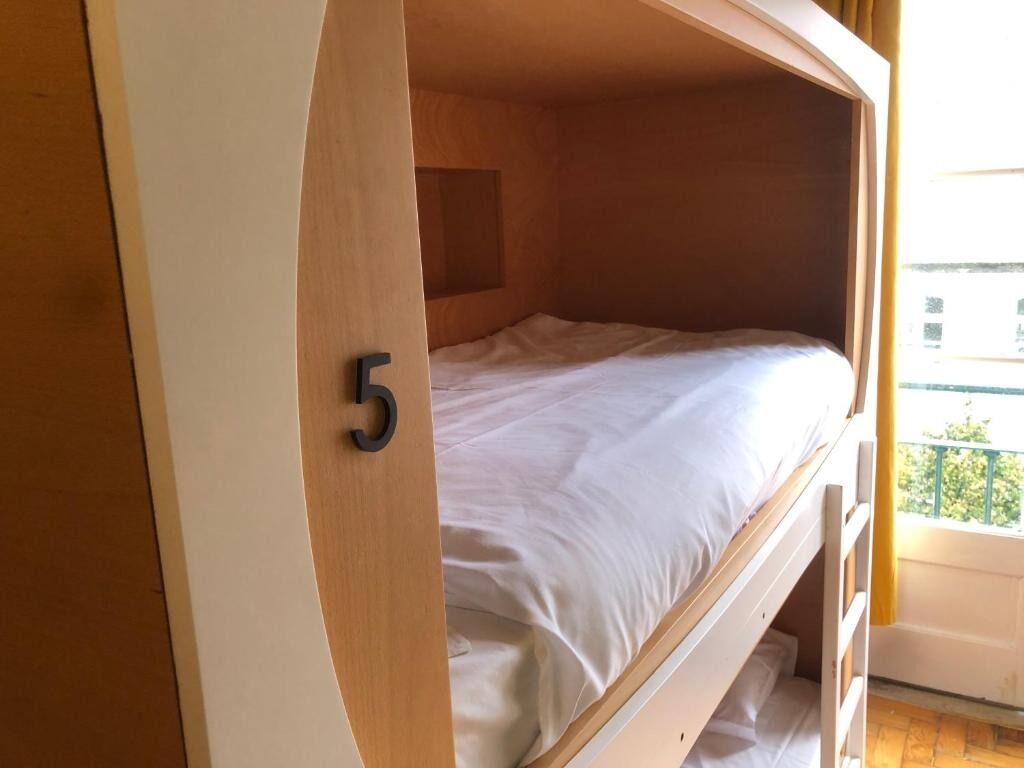 Cama em dormitório misto com 6 camas - Image 2