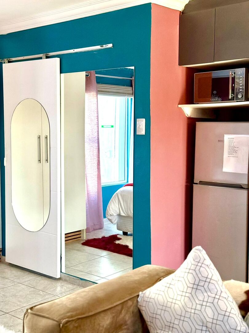 Luxury Studio Room 1 - Image 7