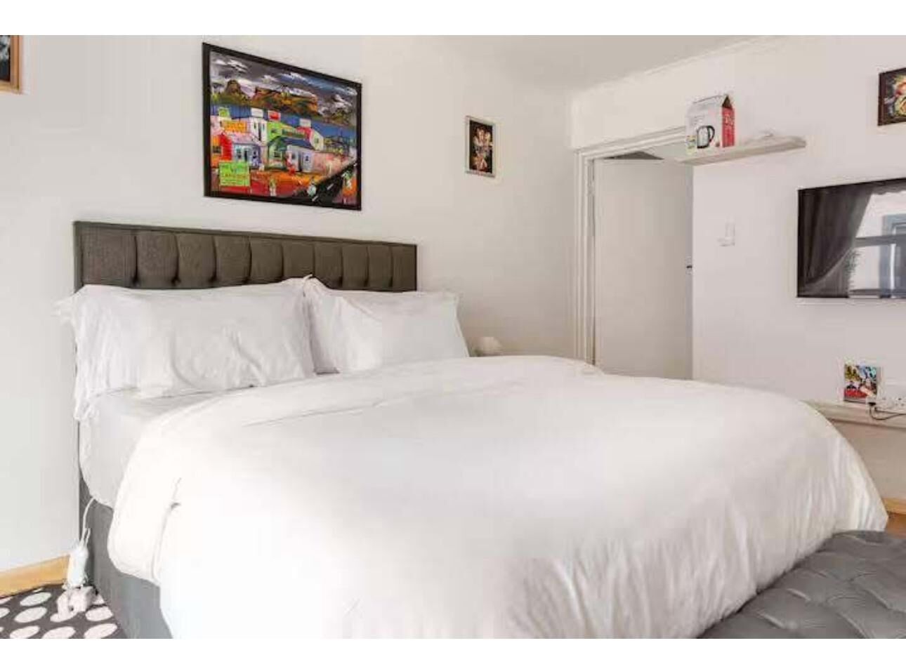Black and White Room - Image 2