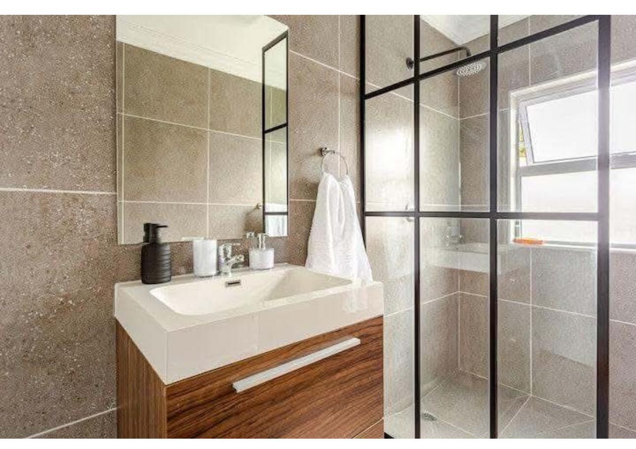 Black and White Room - Image 7