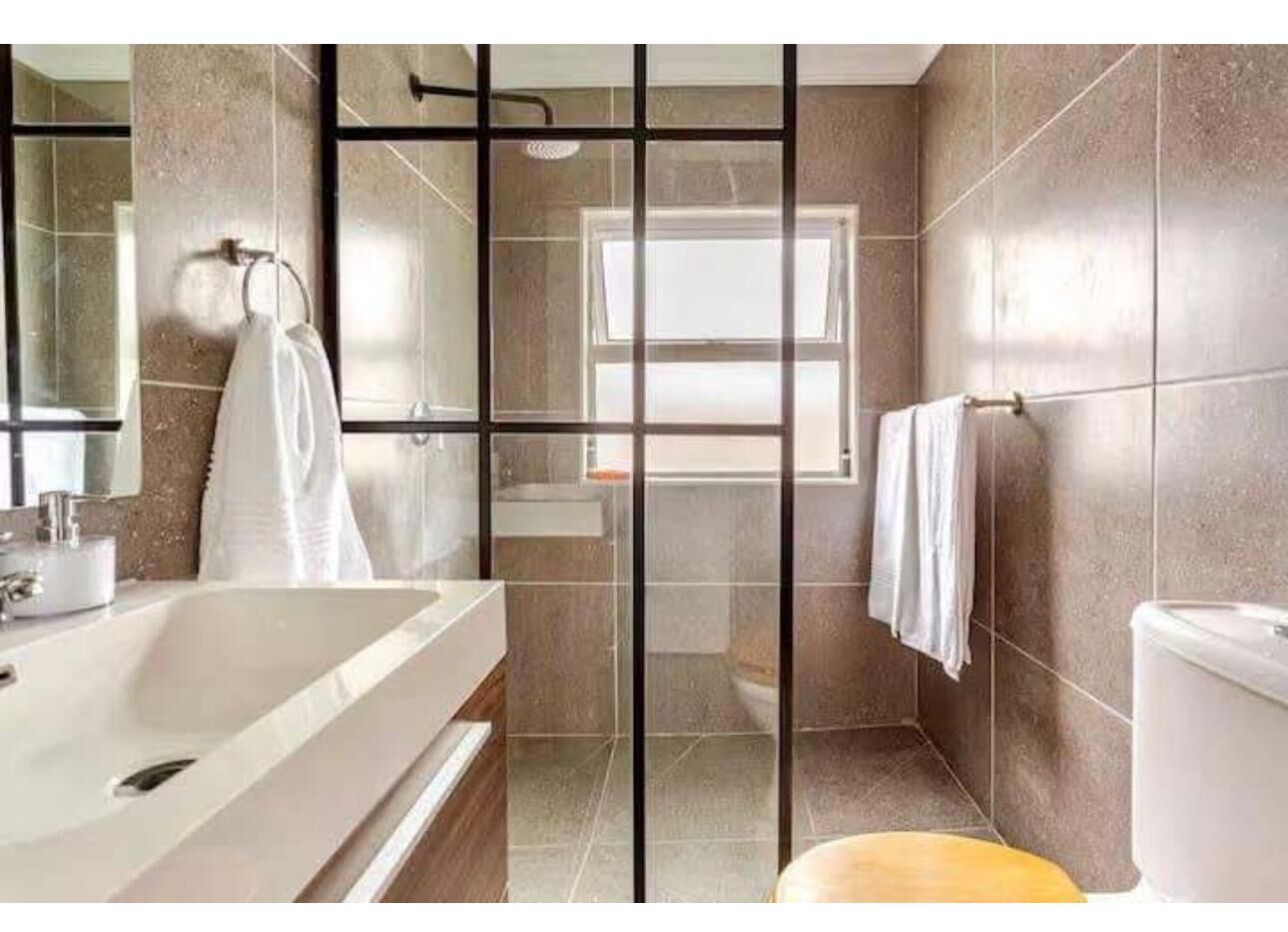 Black and White Room - Image 6