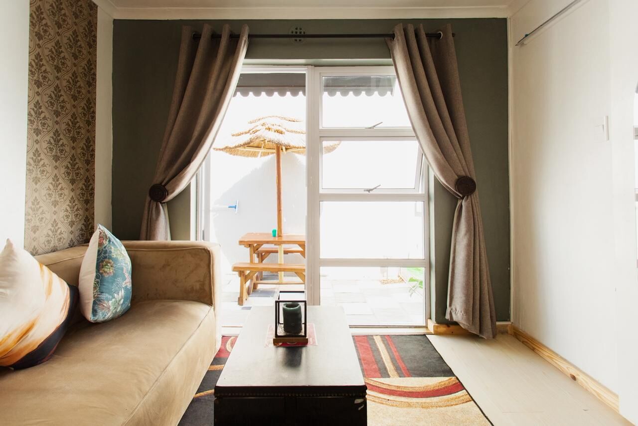 Big Colourful Room  - Image 6