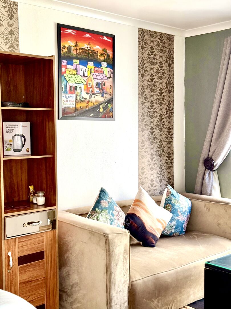 Big Colourful Room  - Image 4