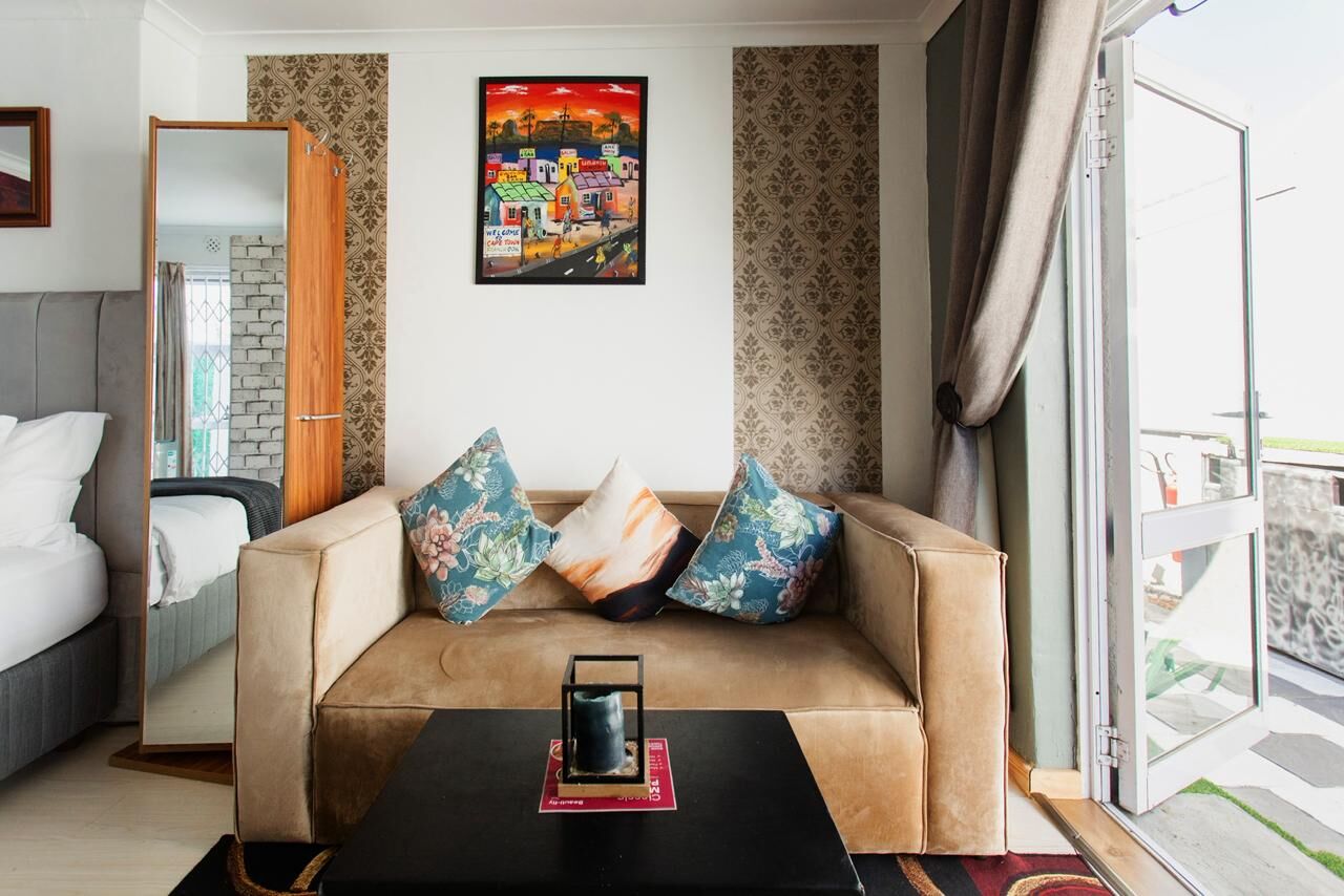 Big Colourful Room  - Image 3