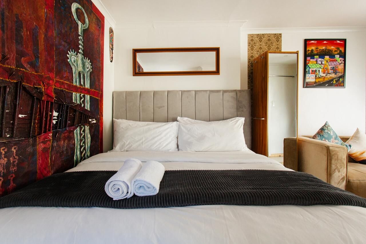 Big Colourful Room  - Image 2