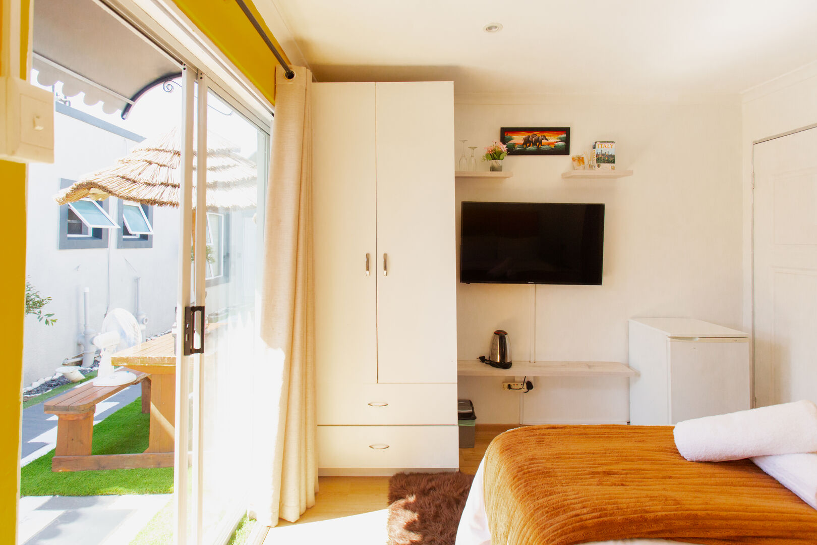 Yellow Room - Image 3