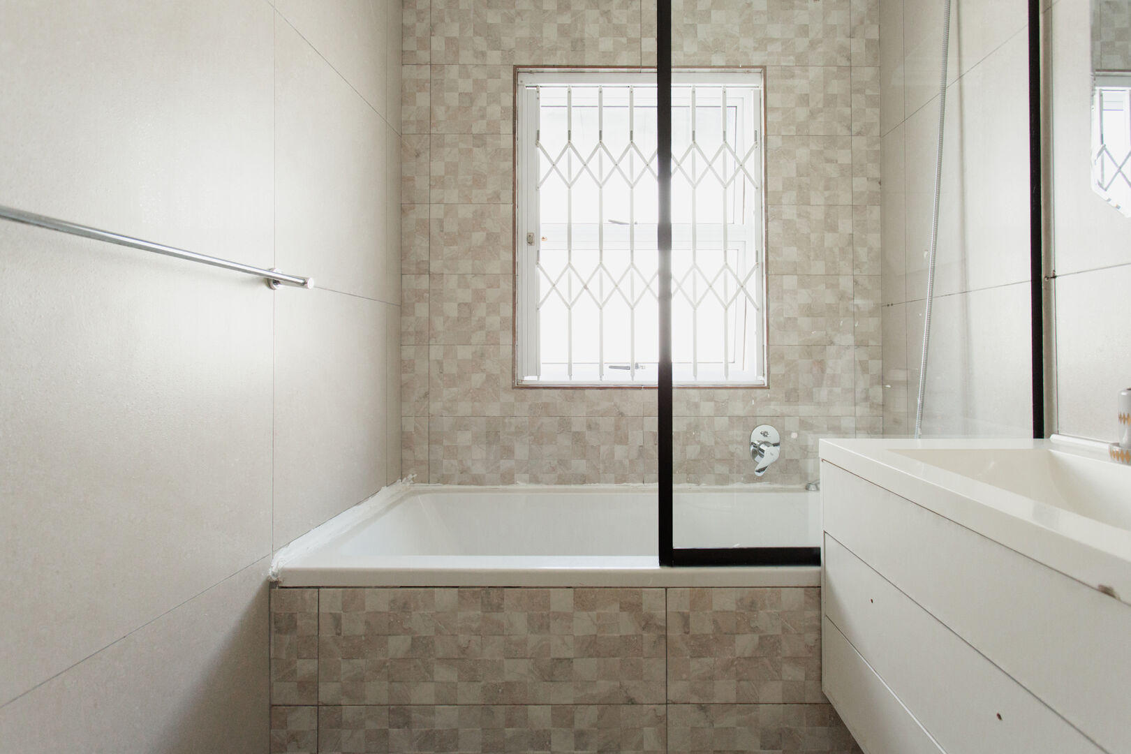 Bleu Room - Image 9