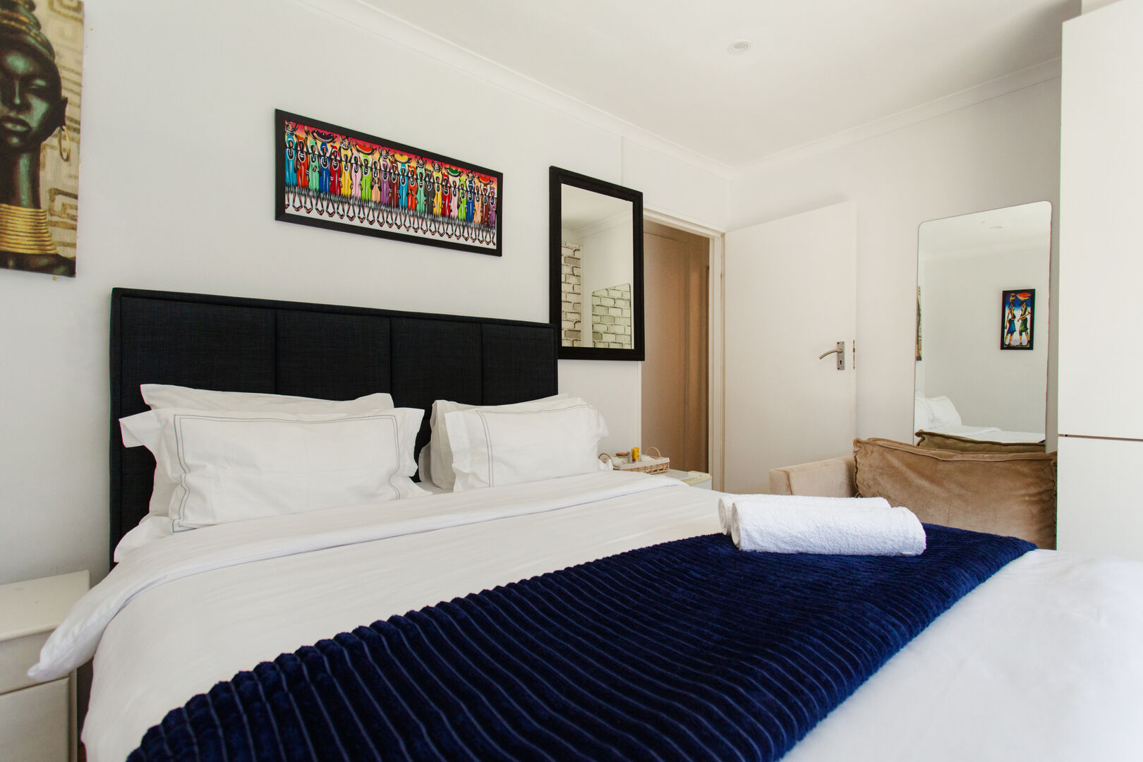 Bleu Room - Image 5