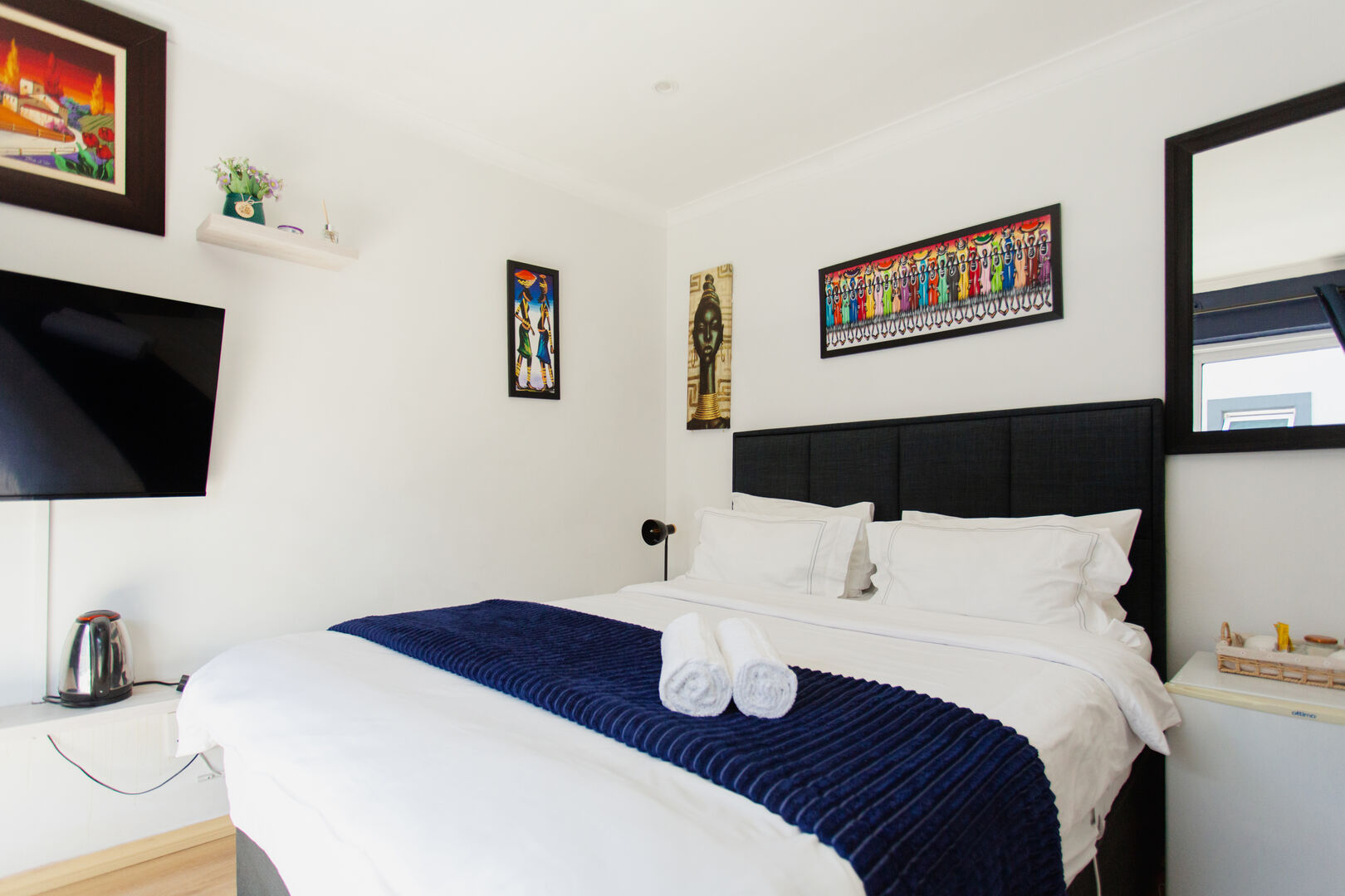 Bleu Room - Image 3