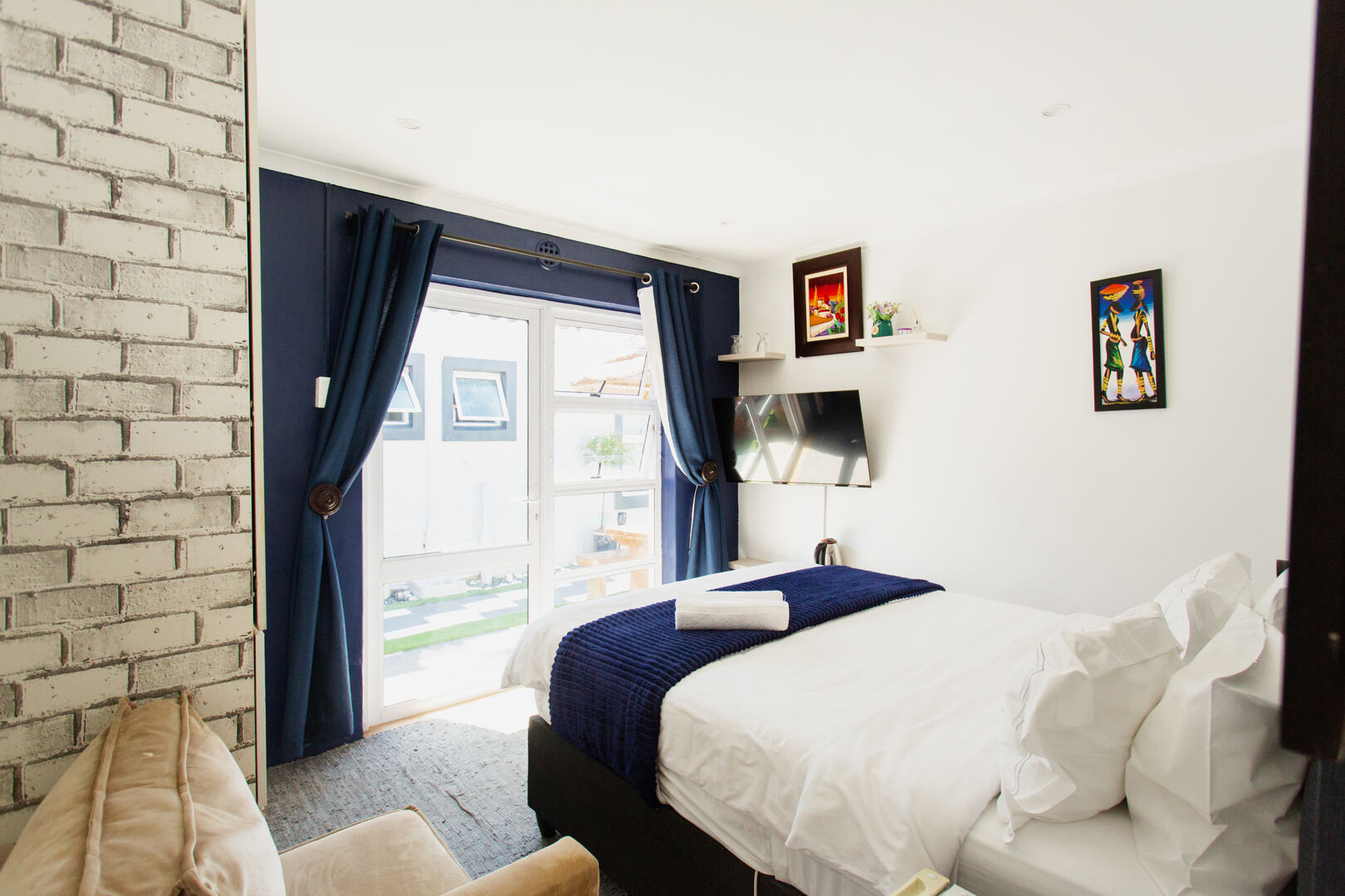 Bleu Room - Image 1