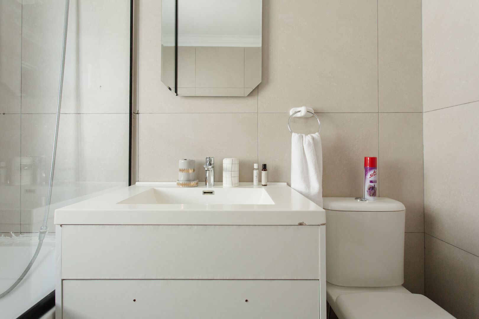 Bleu Room - Image 10