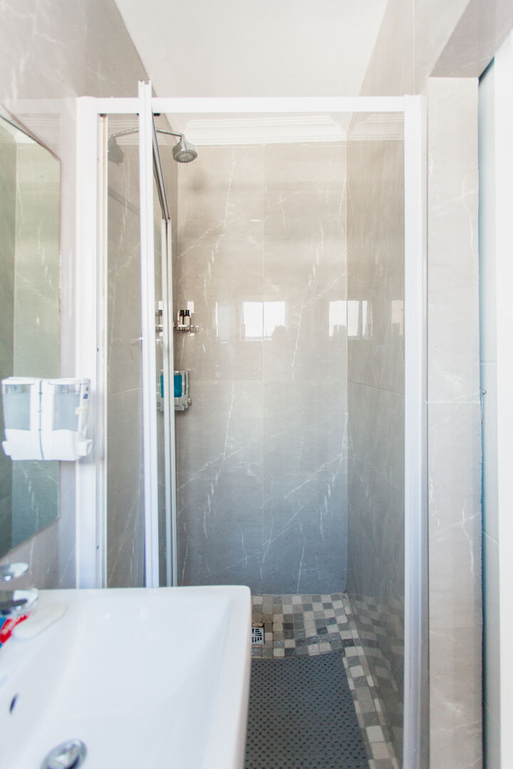 Luxury Studio Room 2 - Image 10