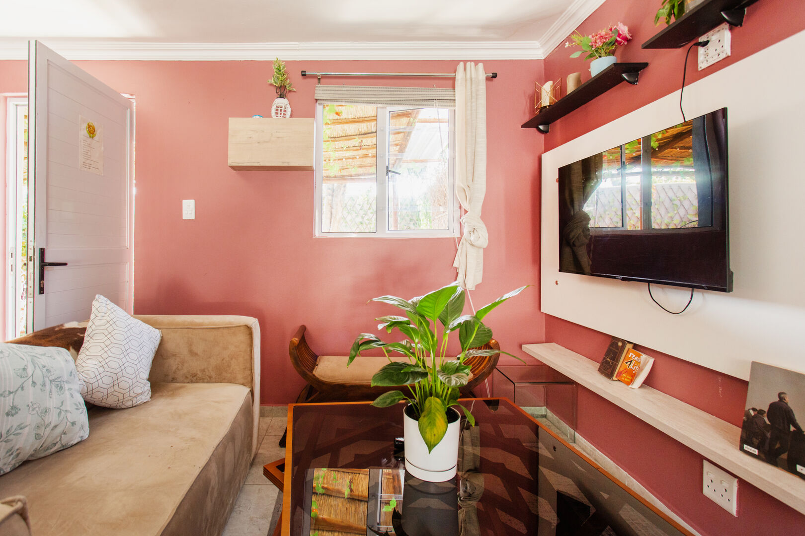 Luxury Studio Room 2 - Image 4