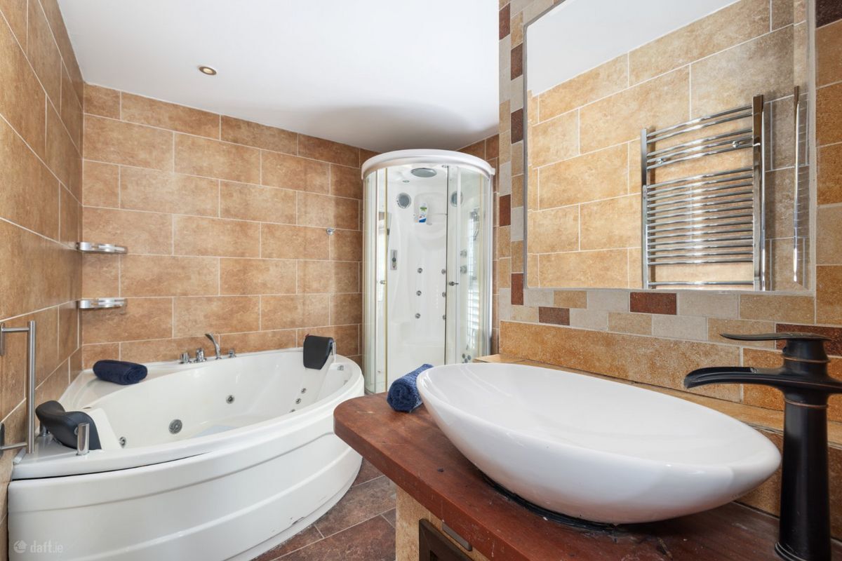 Bray Beach House Single - Image 4