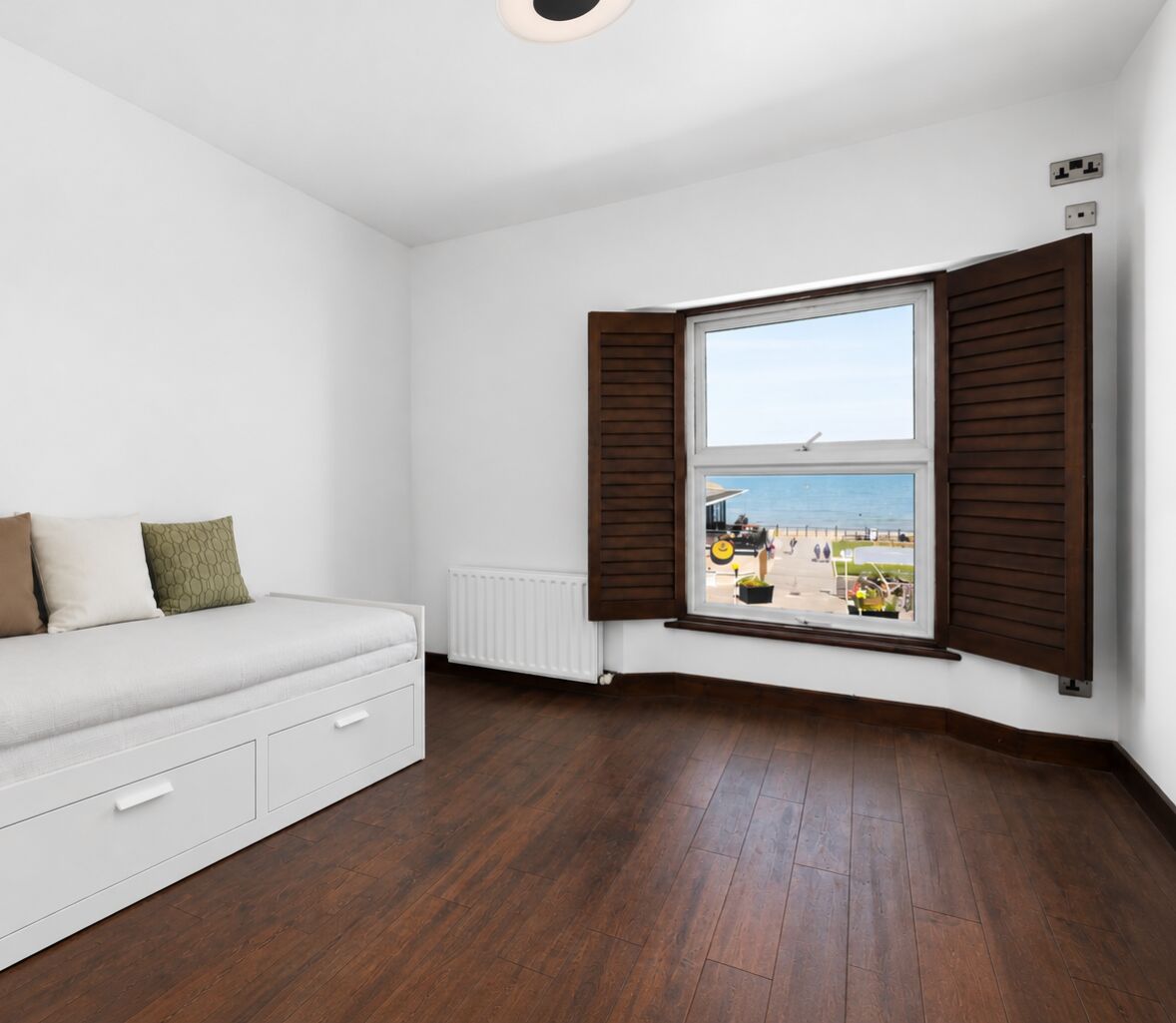 Bray Beach House Single - Image 1