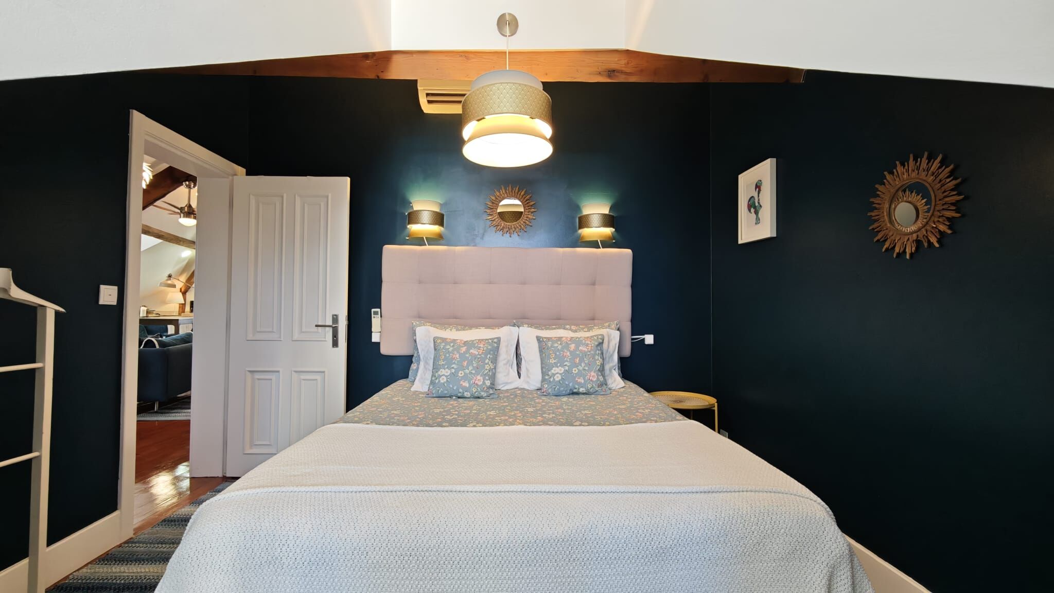 Premium one - Bedroom Studio 9 with Terrace - Image 2