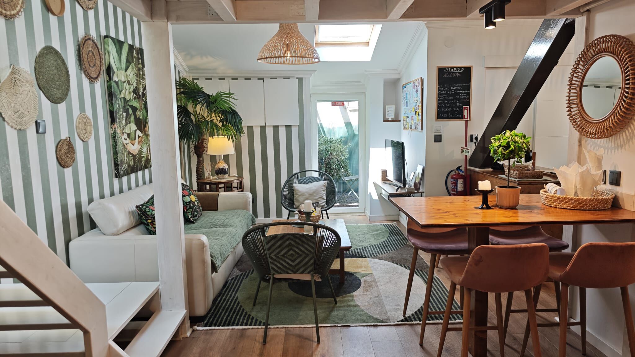 Deluxe Studio 5 with Terrace and Mezzanine - Image 4