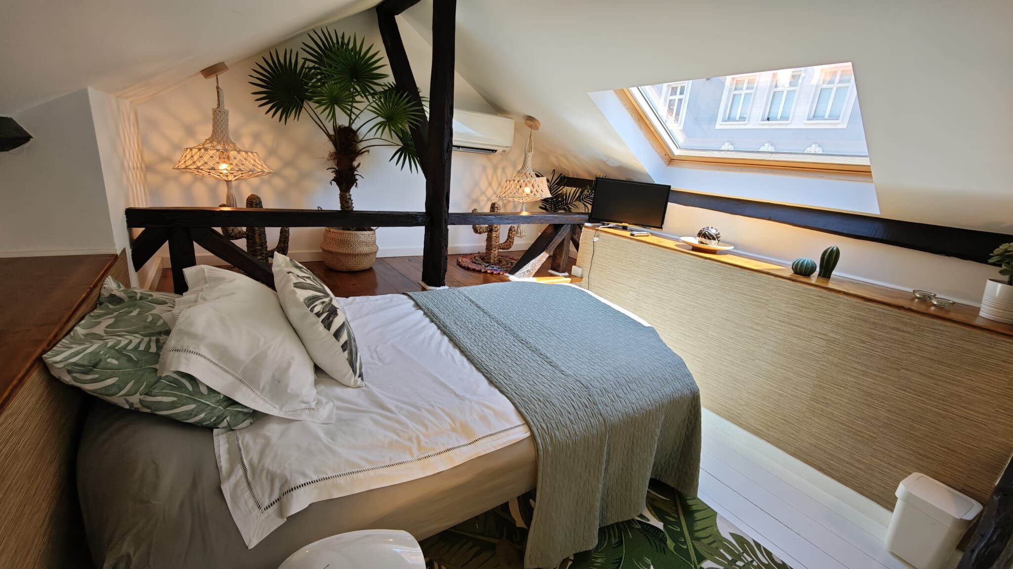 Deluxe Studio 5 with Terrace and Mezzanine - Image 17