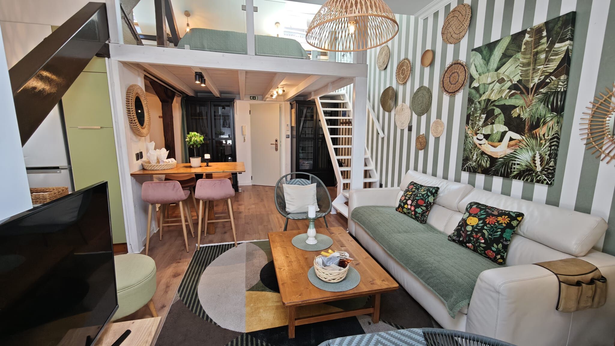 Deluxe Studio 5 with Terrace and Mezzanine - Image 21
