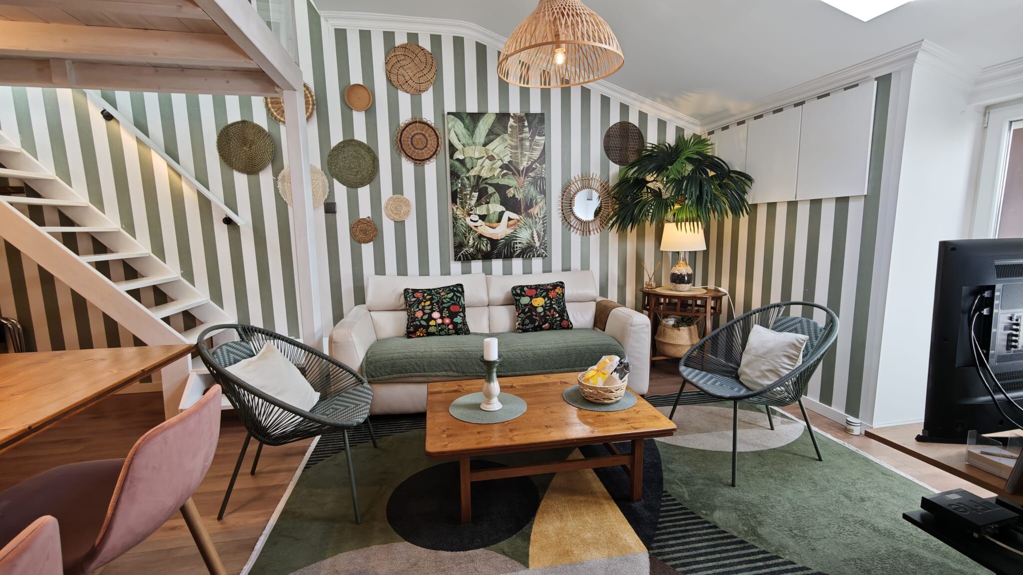 Deluxe Studio 5 with Terrace and Mezzanine - Image 5