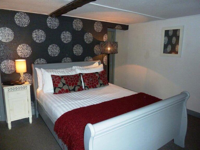Small Double Room - Image 3