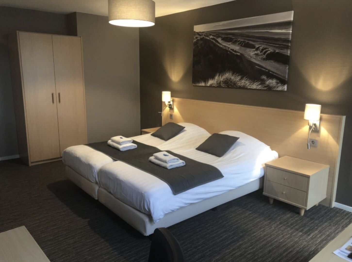 Comfort Room - Image 2