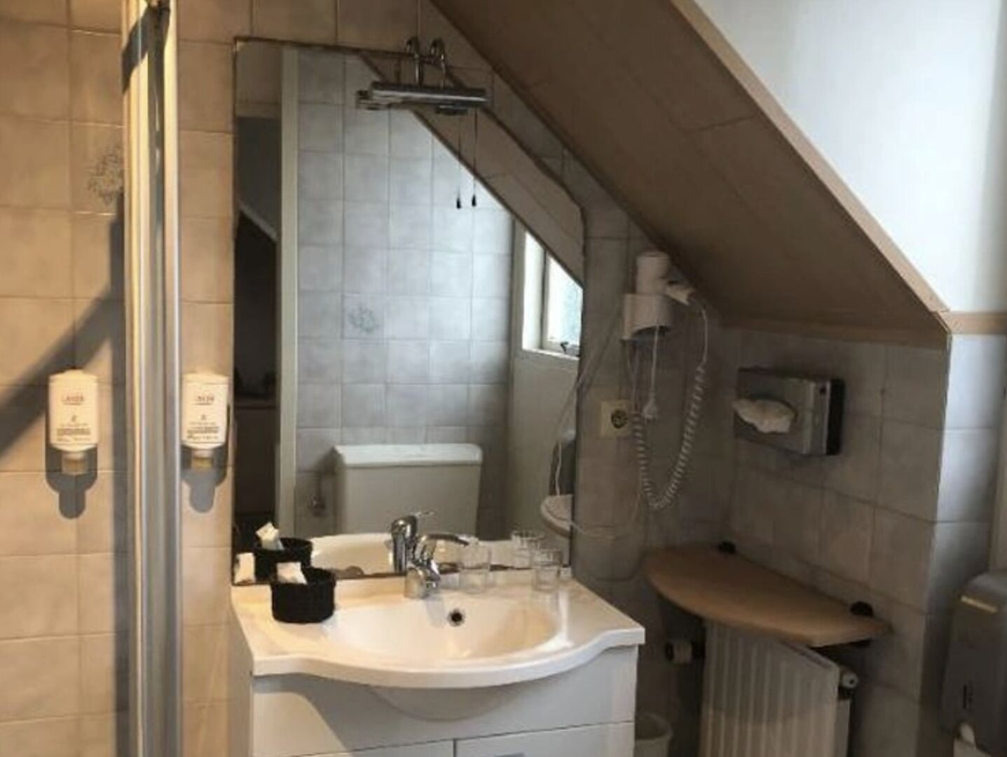 Standard Room - Image 4