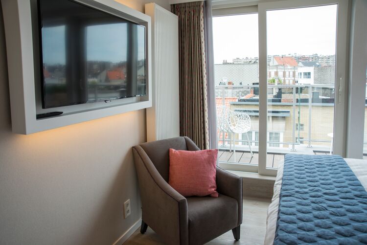 King Suite with Balcony - Image 14