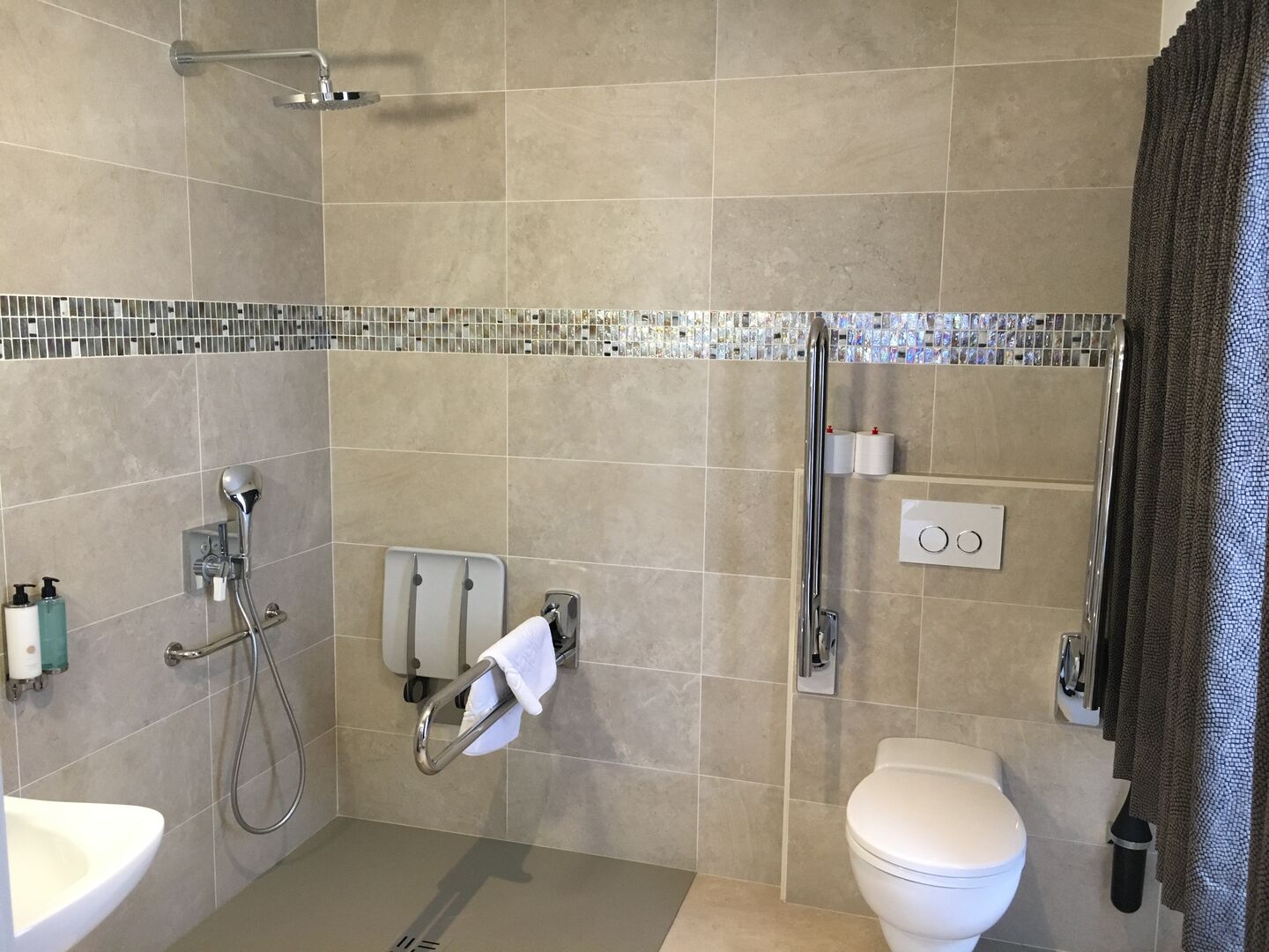 Double Room with Disability Access - Image 10
