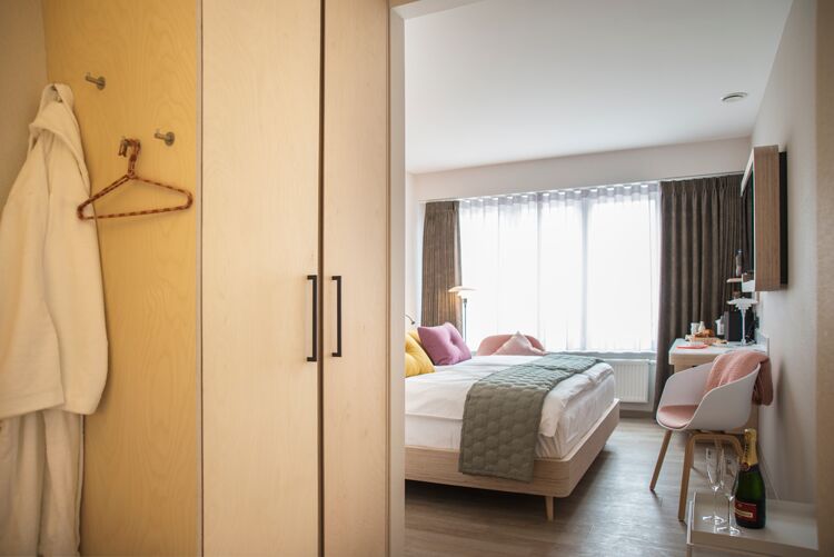 Deluxe Double Room - Image 6