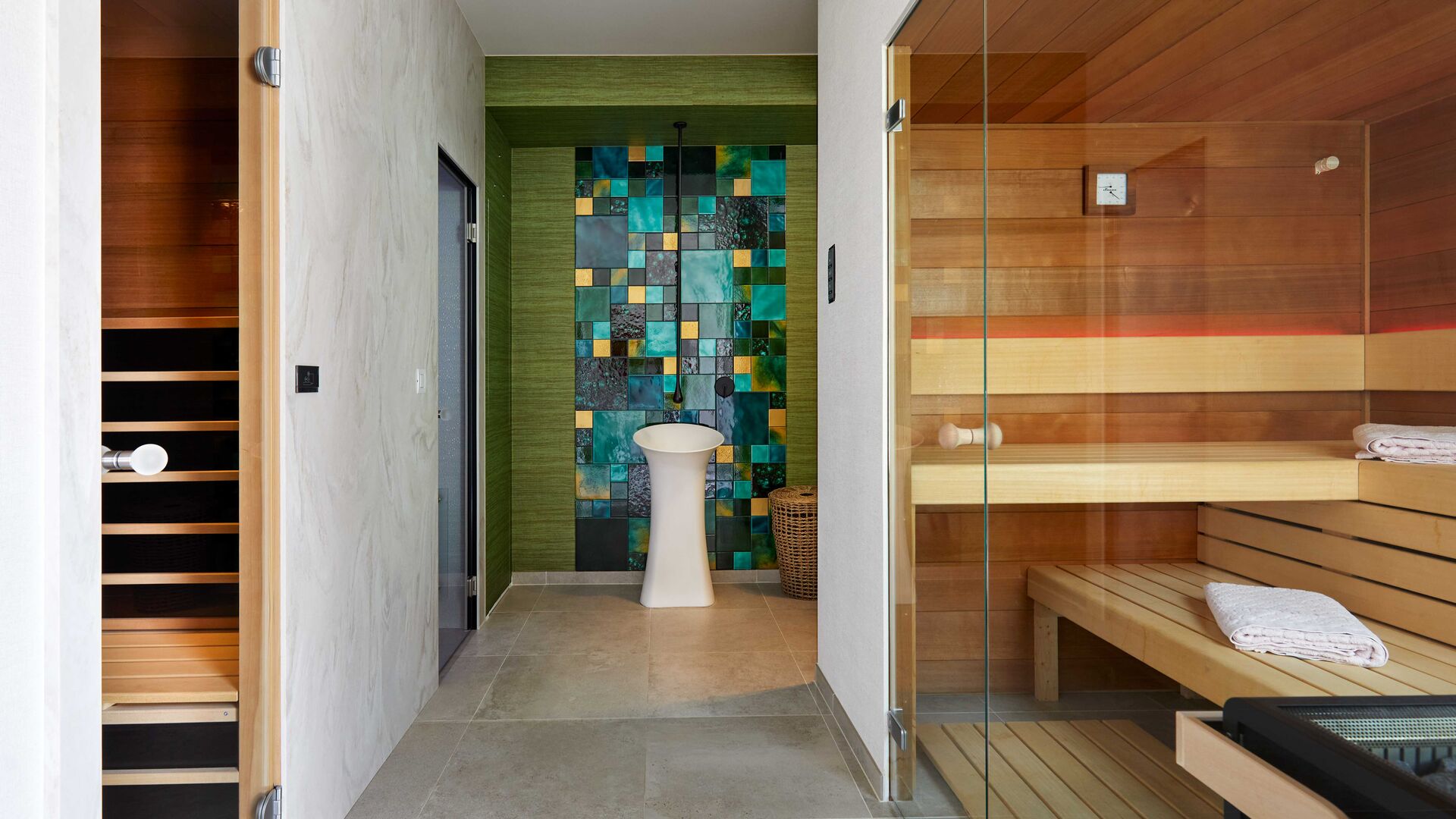 Deluxe Double Room - Image 5