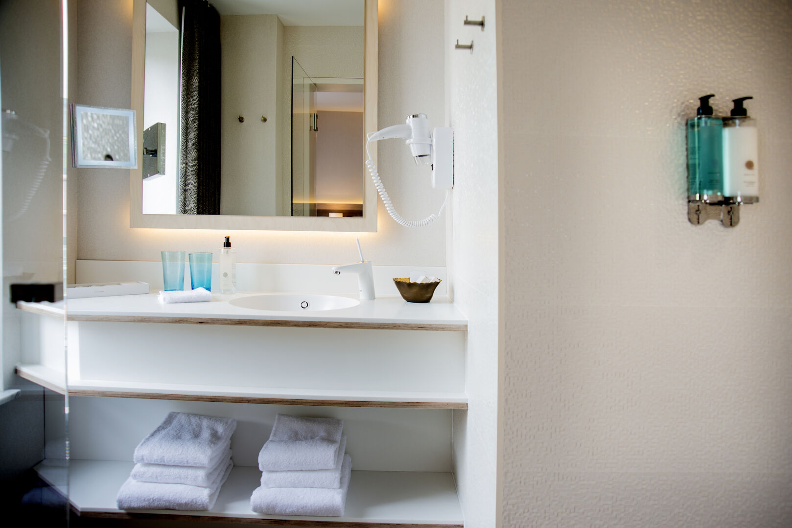 Deluxe Double Room - Image 4