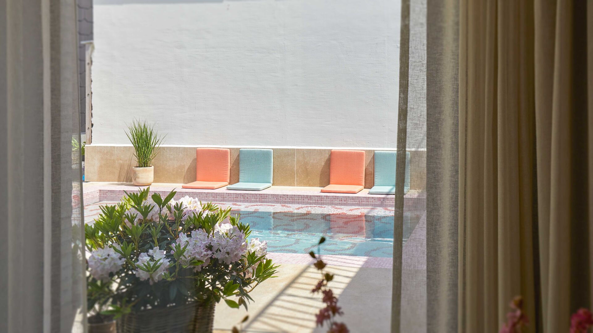 Family Poolsuite - Image 2