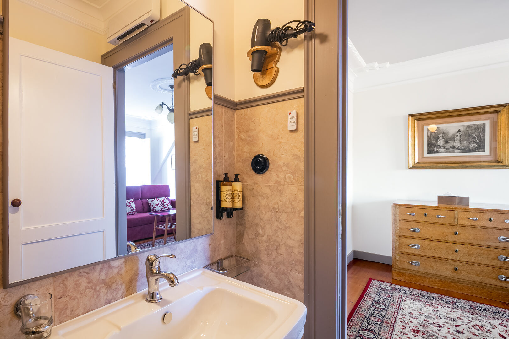 Suite - Image 16