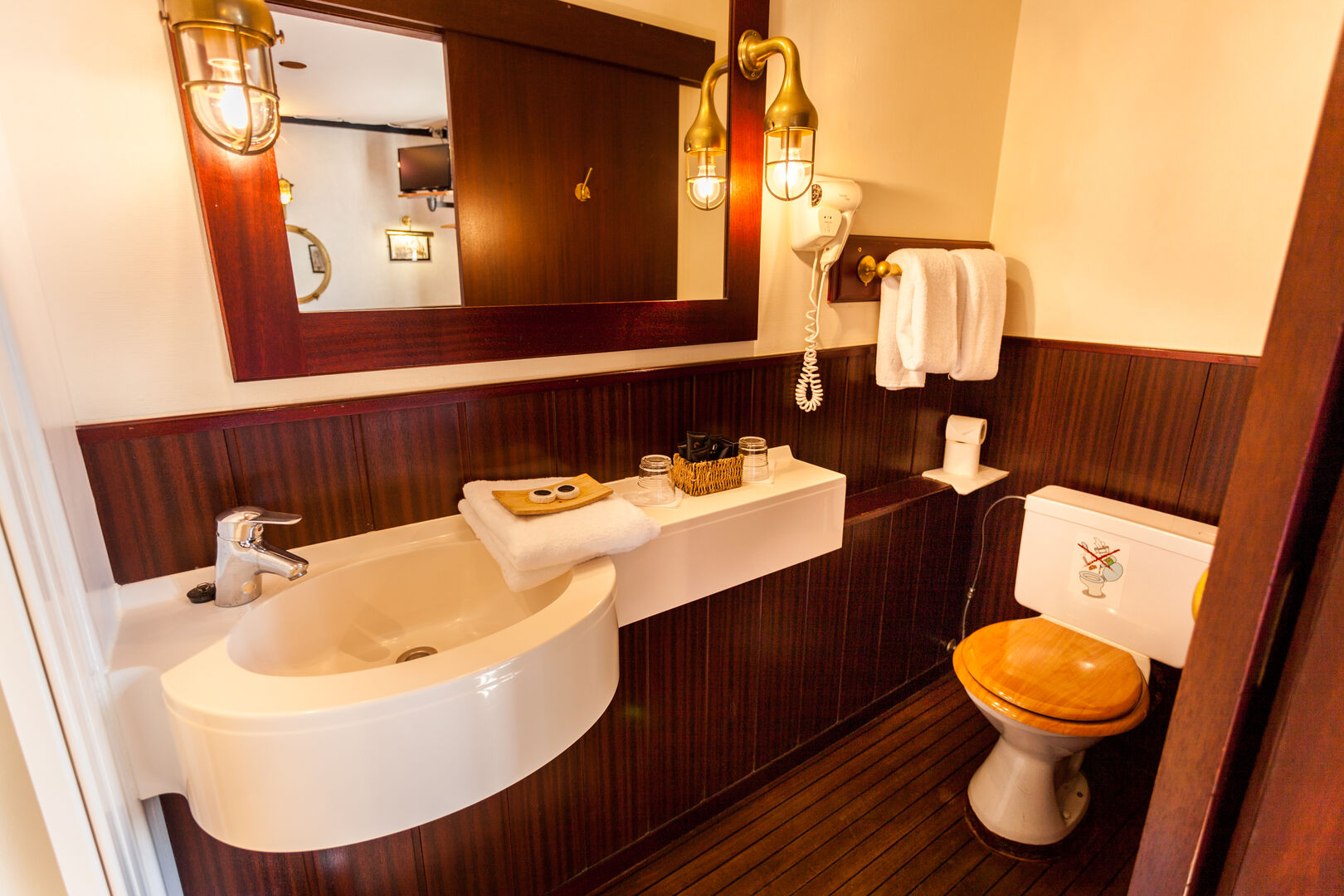 Cruise Cabin - Kade - Image 6