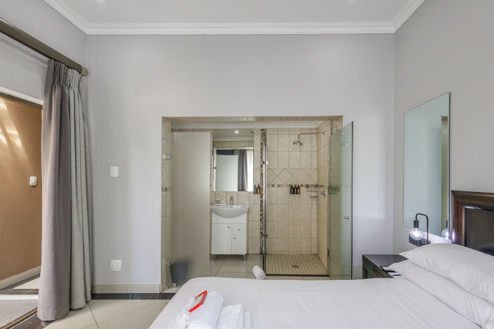 Double Room with Pool View and external access