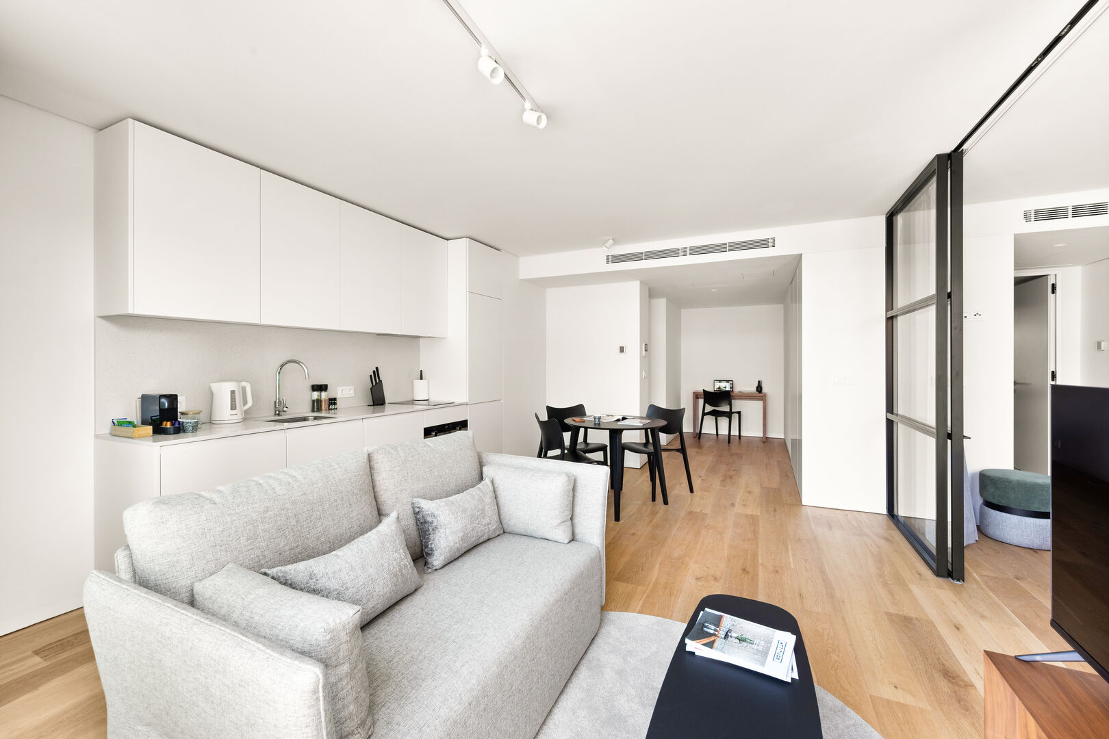 One Bedroom Apartment with Balcony - Image 17